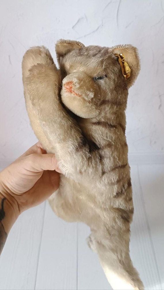 Steiff Floppy Sleeping Cat 5607/28, With Button and Flag, Old Soft