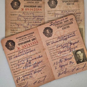 Ensemble de documents vintage de l'URSS, carte syndicale 1950