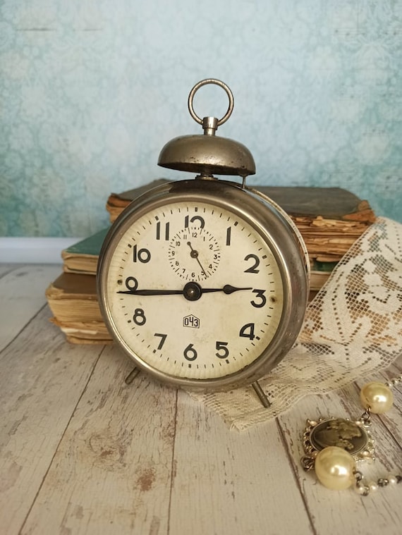 Reloj antiguo 1945 Decoración vintage Reloj despertador soviético