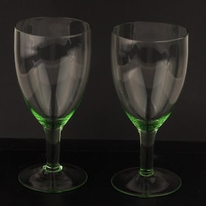 Vintage set champagne glass, retro green engraved flower tall glass USSR, Vintage wine glasses, 1980