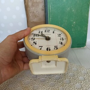 Vintage inredning sovjetisk väckarklocka grå bordsklocka Provence mekanisk skrivbordsklocka Vintage heminredning Retroklocka Sovjetunionen bild 3