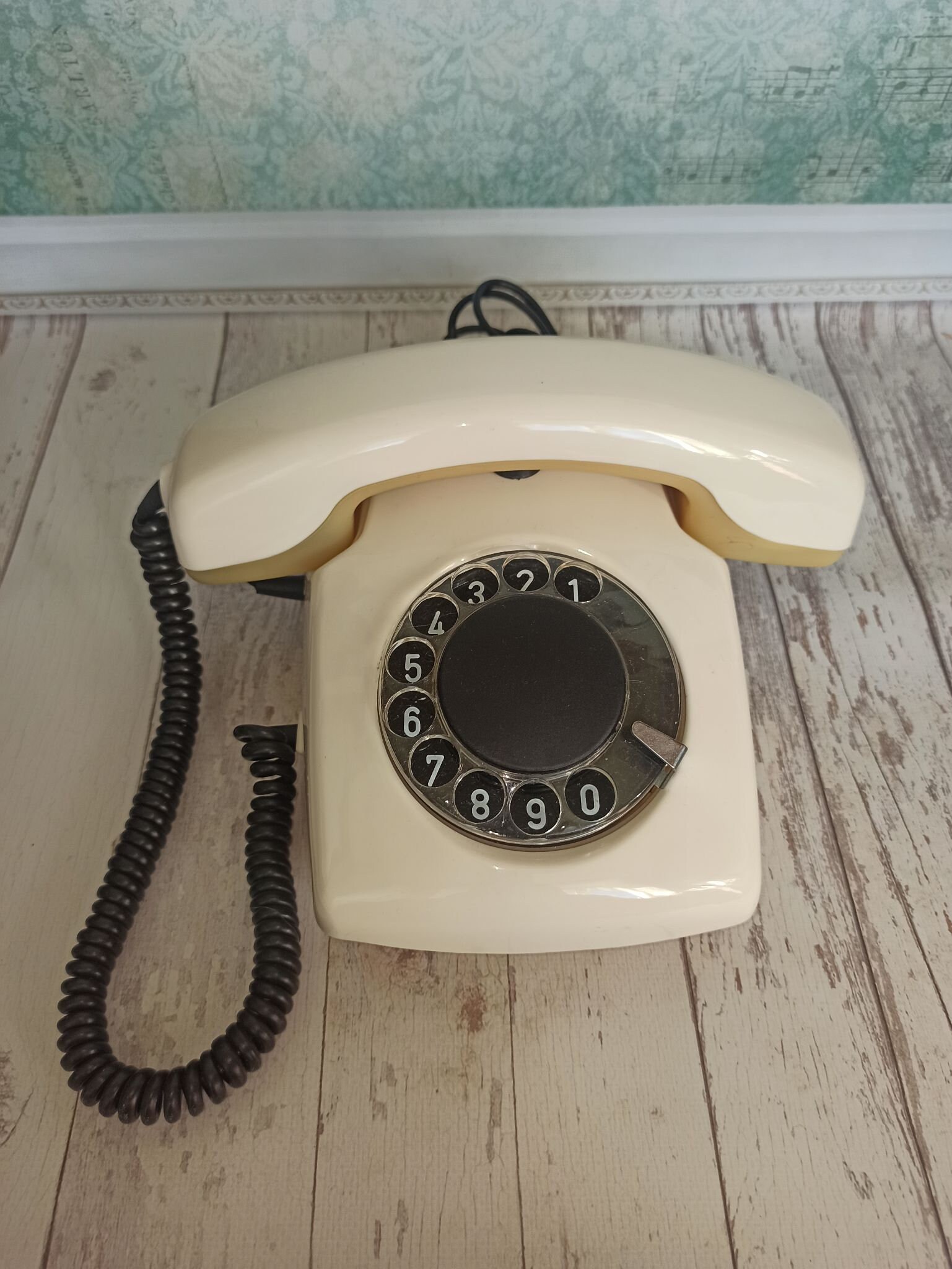 Desktop Vintage White Phone Retro Office Decor Old Phone Vintage Home ...