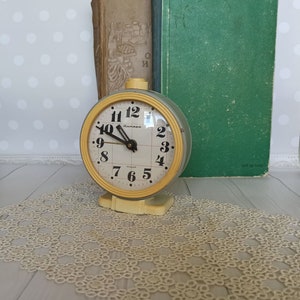 Vintage inredning sovjetisk väckarklocka grå bordsklocka Provence mekanisk skrivbordsklocka Vintage heminredning Retroklocka Sovjetunionen bild 2