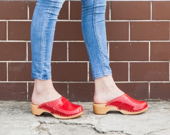 ladies red leather sandals