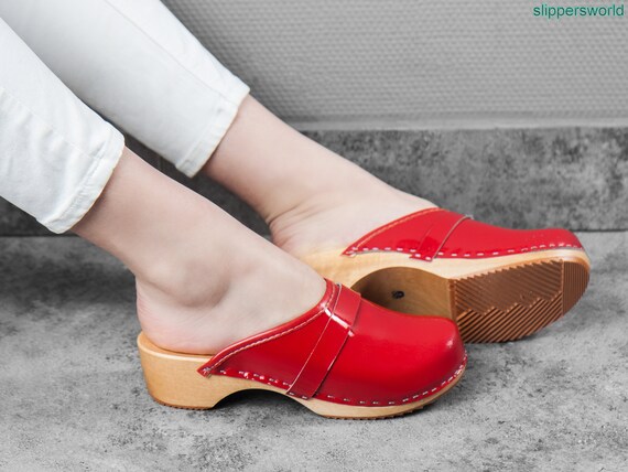 Zuecos de cuero rojo sueco zapatos de zuecos de tac n bajo para