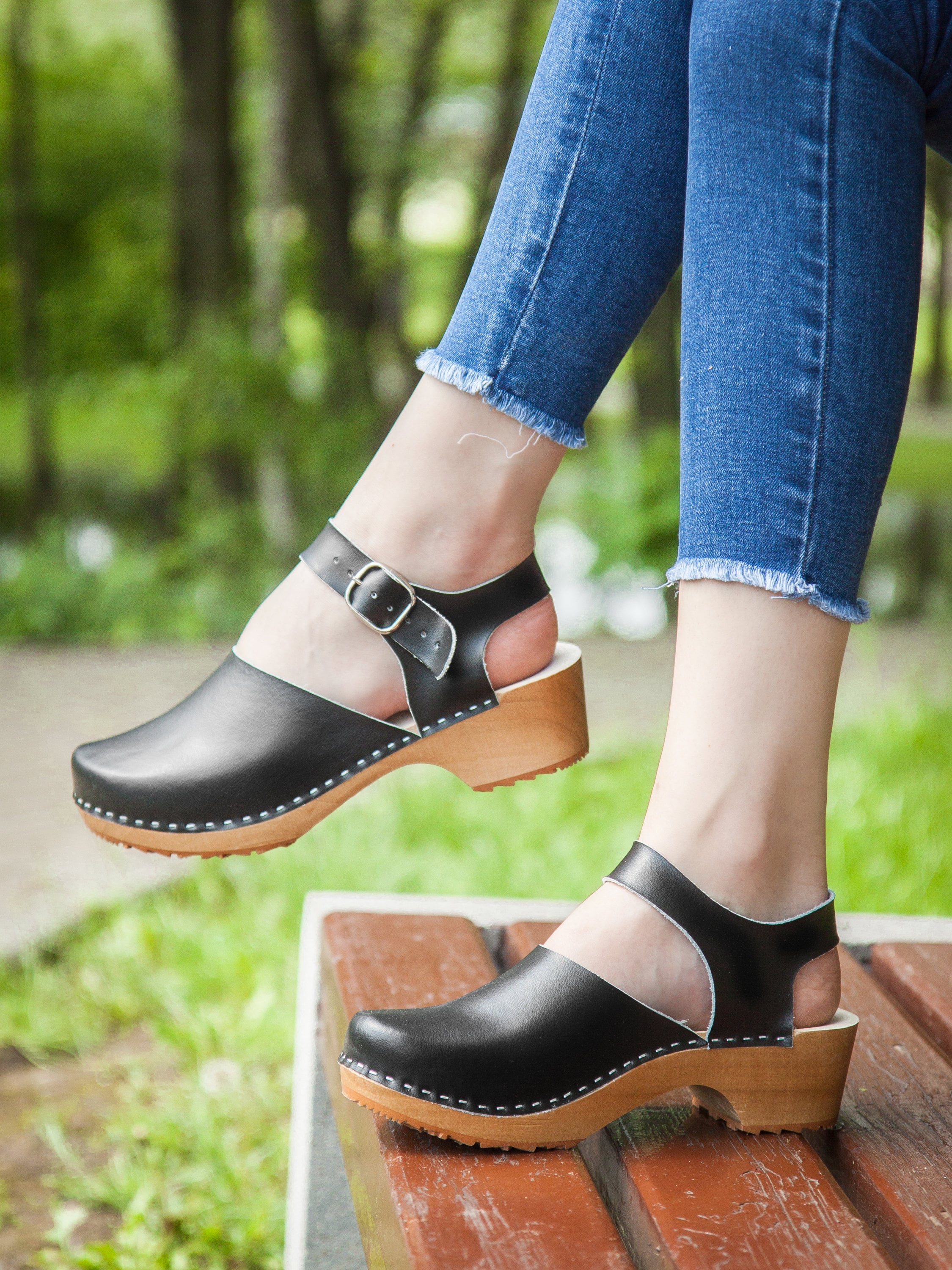 inexpensive clogs