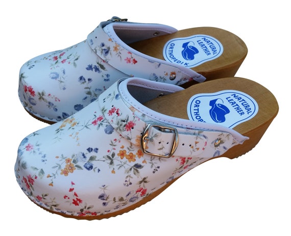 clogs flowers