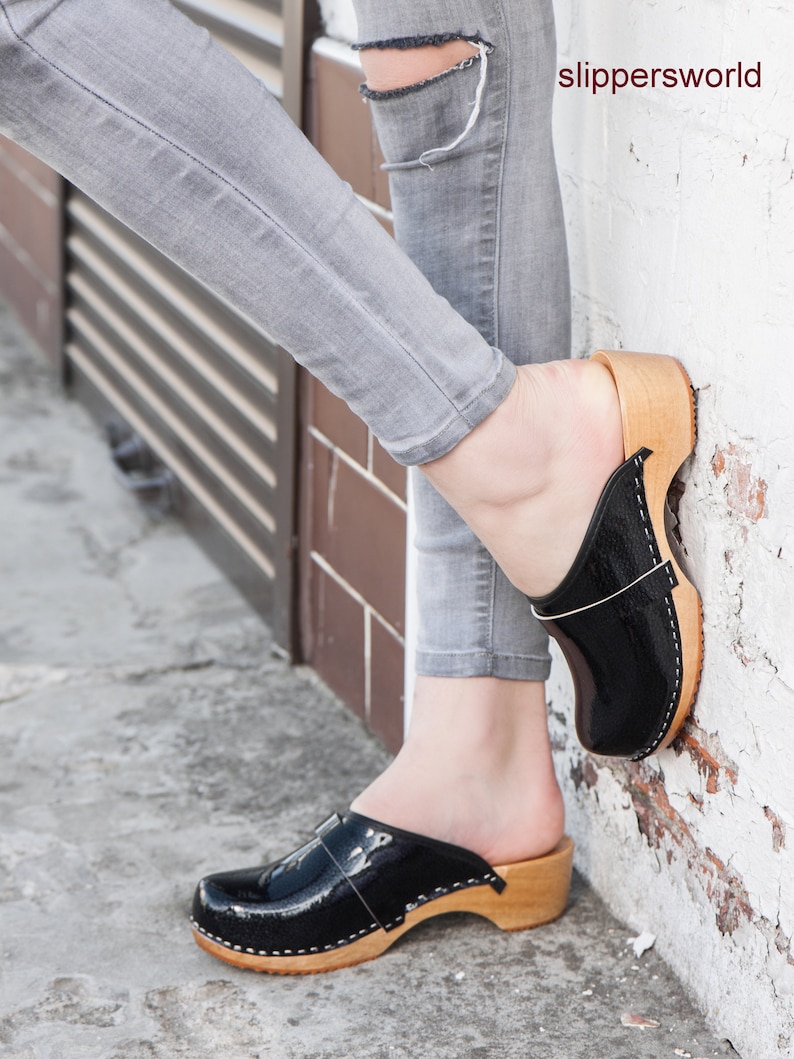 ladies shoes with straps