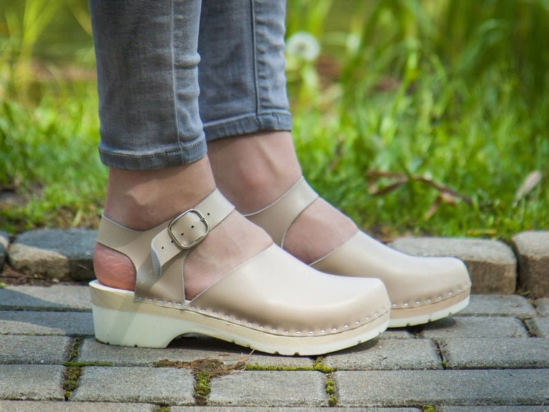 womens wooden heel clogs