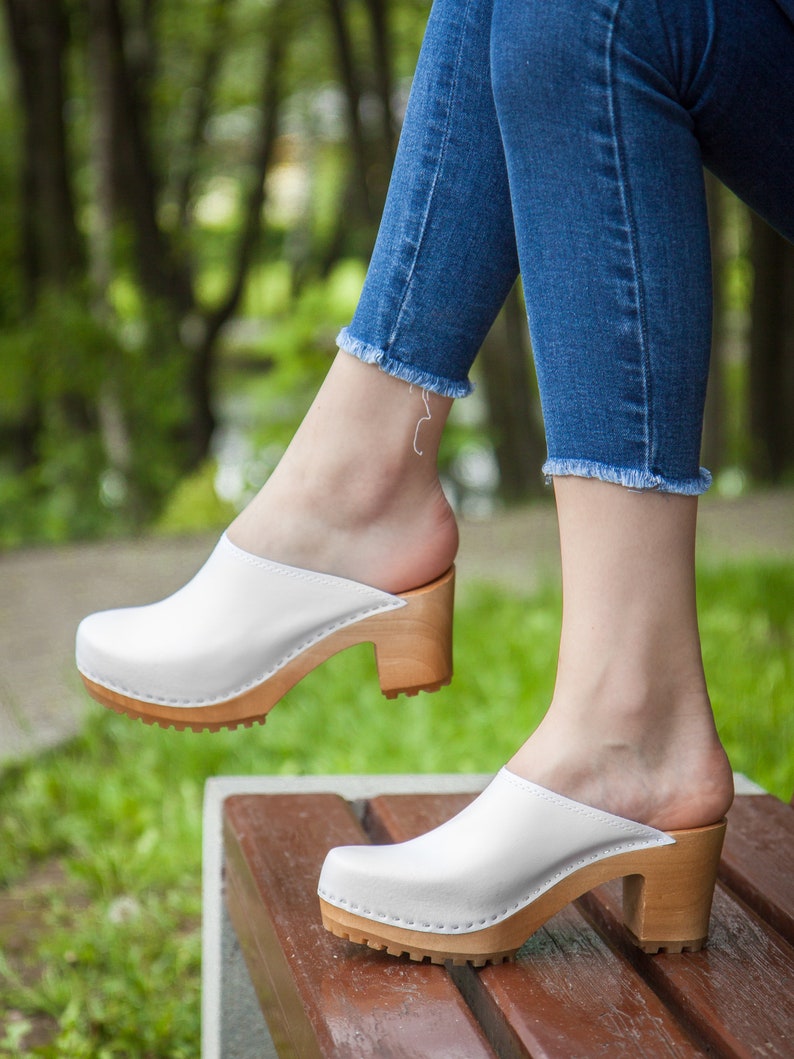 Zuecos de tacón blanco para mujer con suelas de madera zuecos Etsy