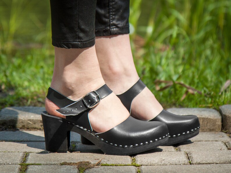 womens wooden heel clogs