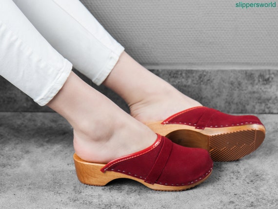 ladies wooden clogs