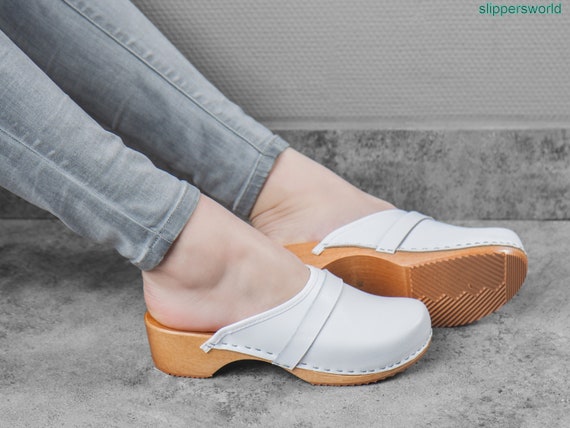 ladies wooden clogs