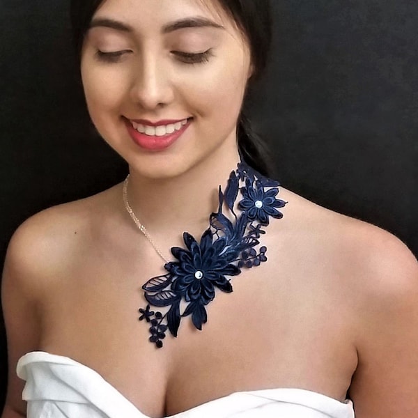 Collier bleu marine élégant pour femme, robe de soirée une épaule, collier ras de cou en dentelle, collier tendance, col ras du cou en dentelle, motif floral