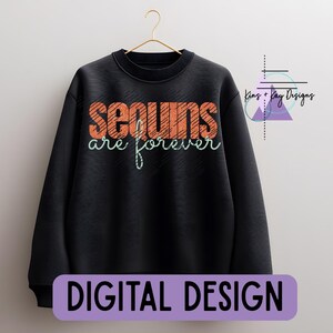 Puede incluir: Sudadera negra con el texto "sequins are forever" en naranja y verde azulado. Las palabras están en una fuente decorativa. La sudadera está colgada de una percha dorada. Un rectángulo morado en la parte inferior dice "DIGITAL DESIGN".