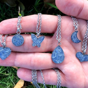 Dainty Blue Kyanite Necklace, Raw Healing Crystal Necklace, Natural Gemstone Pendant Choker, Rough Stone Calming Necklace for Women Gift