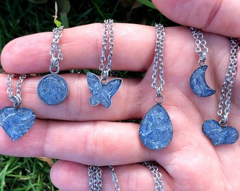 Dainty Blue Kyanite Necklace, Raw Healing Crystal Necklace, Natural Gemstone Pendant Choker, Rough Stone Calming Necklace for Women Gift