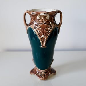 Art Nouveau Barbotine Vase Signed Gustave de Bruyn – Rare 1920s Piece, Vintage & Elegant Decor for Collection