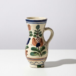 Vase soliflore Korond vintage céramique hongroise peinte à la main décor floral art folklorique bohème pièce unique table déco artisanale