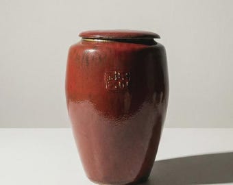 Red-glazed ceramic jar, "oxblood" style, Chinese style – 20th century – 33 cm