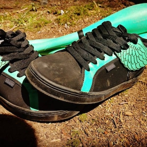 Wings for your shoes! Great accessory for shoes, boots or any laced footwear.