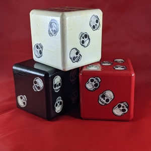 Wood Skull Dice
