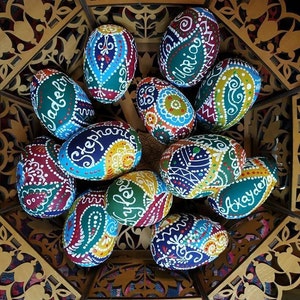 1 Set von 12 Ostereier.  die Eier sind im orientalischen Stil mit Acrylfarben bemalt. Sie können jede Menge bestellen, in private Nachrichten schreiben