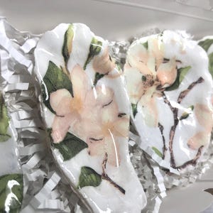 Louisiana Magnolia Oyster Magnet Set of 4 (Comes Gift Boxed with Fleur De Lis Charm)