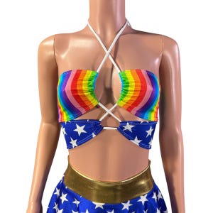 X-String Neckholder Top in Regenbogen Streifen und Sterne Spandex - Rave Wear, Festival Kleidung, EDM Outfit, Pride Badeanzug Bikini, Regenbogen Shirt