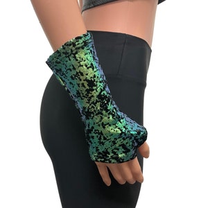 Fingerlose Handschuhe in Grün auf Schwarz Vergoldetes Samt Spandex | Armstulpen | Rave Festival Kleidung