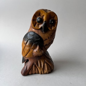 Vintage große geschnitzte Holz Eule Figur, bemalte Eule Skulptur Sammlerstück, Halloween Herbst Dekor, Holz Eule Kinderzimmer Dekor Höhe 15 cm