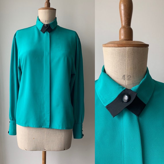 Teal 80s blouse with black collar & studs, black t