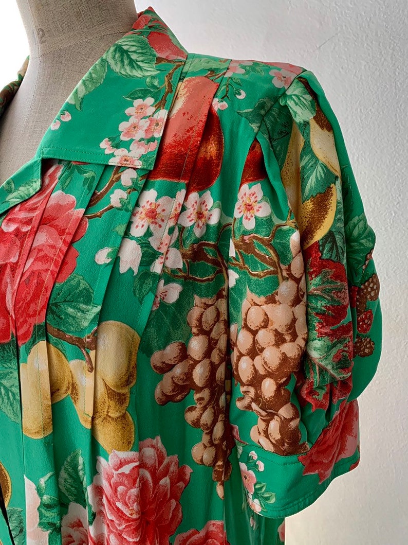 80s Floral green silk shift dress with short-sleeves,Vintage silk floral shirt dress,Green silk midi tropical dress,summer floral silk dress