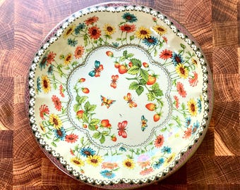 Strawberries & Butterflies 1970s Tin Bowl - Daher Decorated Ware - Cottagecore Kitchen Decor