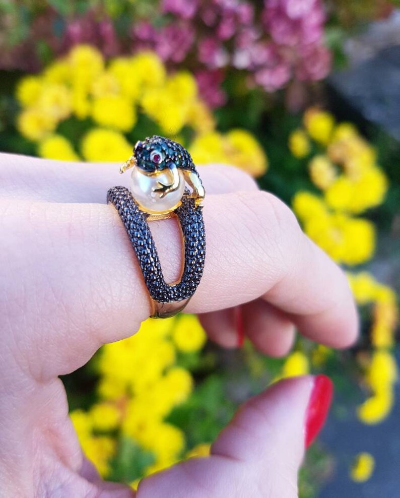 Crystal Frog Pearl Yellow Gold Filled Strange Cocktail Gift Ring Size 6 7 8 9 10 Crystal Frog Pearl Yellow Gold Filled Strange Cocktail Gift Ring Size 6 7 8 9 10