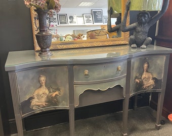 Aparador Regency: Consola buffet decoupage restaurada con tapa de cristal