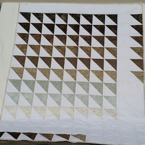 Colcha colgante de pared, edredón moderno, edredón moderno triángulo, manta de edredón para la pared, manta de edredón de vuelta, colores sombreados pared colgante edredón
