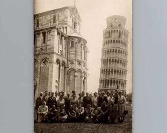 1950s Leaning Tower Pisa Italy Tourist Group Photo Postcard Vintage