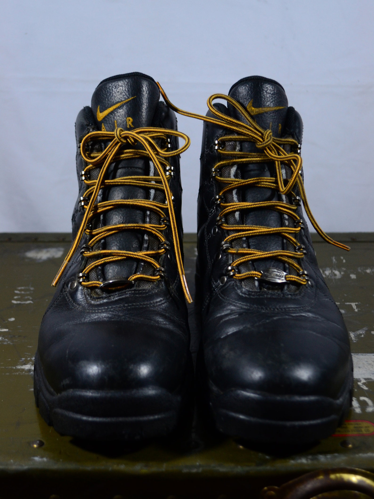nike hiking boots black