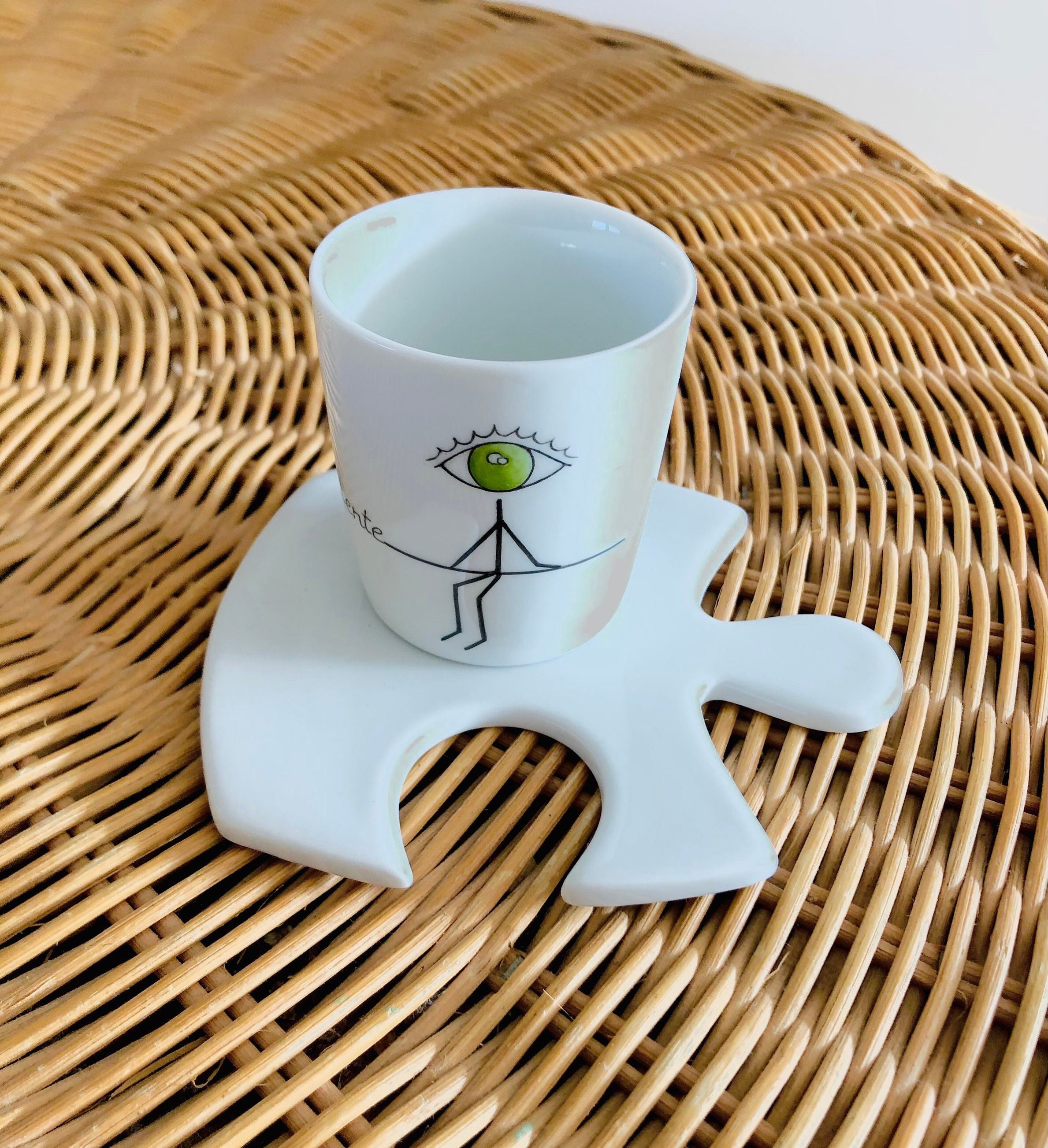 La Tasse et Sa Soucoupe Peintes à La Main en Porcelaine