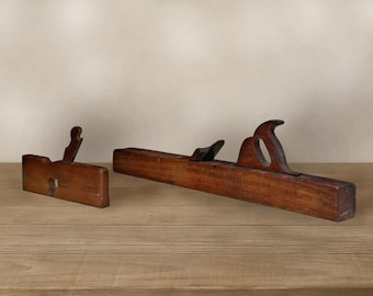 アンティーク木製かんな 2 枚組（W. ブッチャー ダブルブレード付き