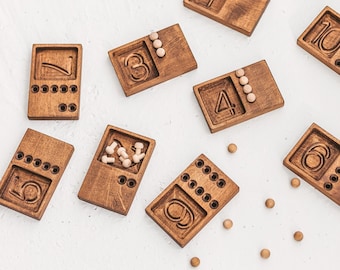 Zähltabletts aus Holz mit Perlen für die Montessori-Zähltechnik