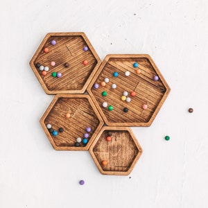 Vassoi in legno "Hexagon", set di 4 diverse dimensioni - giocattoli sensoriali in legno Montessori - vassoi, regali per bambini per terapia occupazionale, giochi per bambini