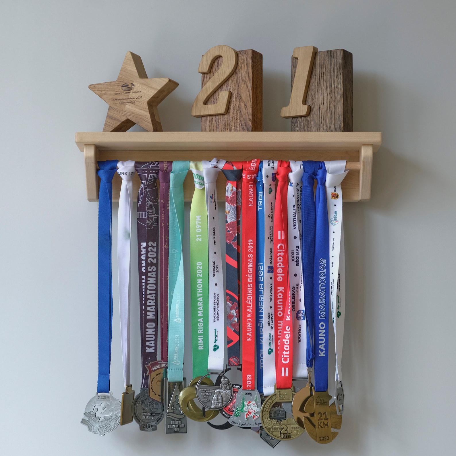 Wood Medal Holder Shelf, Display Hanger, Sports Trophy Shelf and Rack