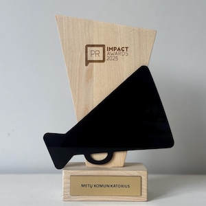 Individuell gravierte Holztrophäe, Megaphonpreis, einzigartiger handgefertigter Preis, elegantes Design, personalisiert, um Errungenschaften zu feiern