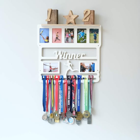 CREATCABIN Drie Medaillehouder Hanger Display Medaillehouder Sport Medaillehaak Wandmontage Frame Decor Zwart Metalen Medaillerek 14 Trapeziumhaken voor Lint Triatlon Hardlopers Zwemmen Wielrennen