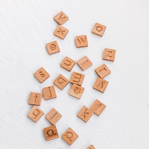 Bloques de alfabeto de madera - Juguete educativo de letras inspirado en Montessori para niños pequeños