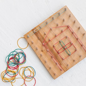 7x7 Wooden Geoboard, Montessori Math Learning Board, Handmade Pegboard with Rubber Bands, Preschool Homeschool Resource