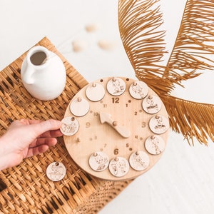 Horloge de routine en bois pour tout-petits, 14 cartes de planification quotidienne visuelle, tableau des tâches Waldorf, matériel d’apprentissage Montessori, tableau de routine en bois