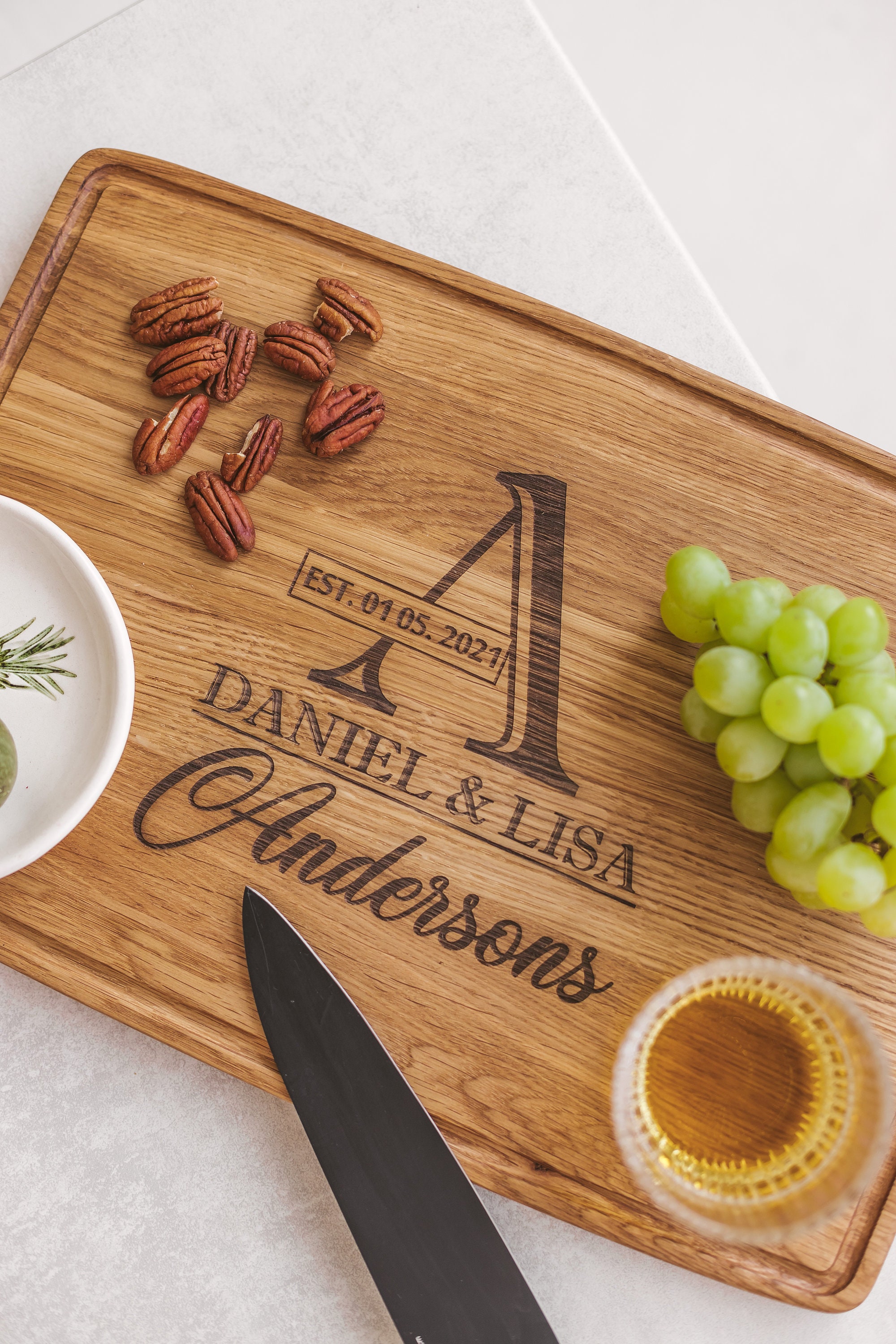 パーソナライズされたオーク材のカッティングボード、レーザー彫刻され